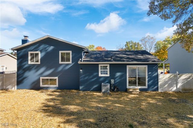 328 Crestway Oval, Brunswick, OH 44212