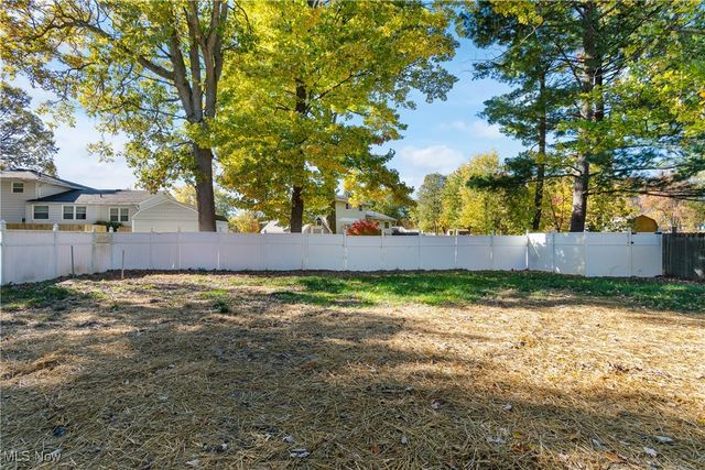 328 Crestway Oval, Brunswick, OH 44212