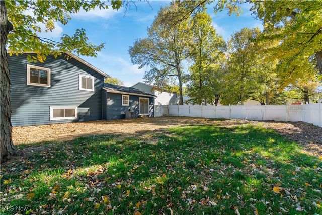 328 Crestway Oval, Brunswick, OH 44212