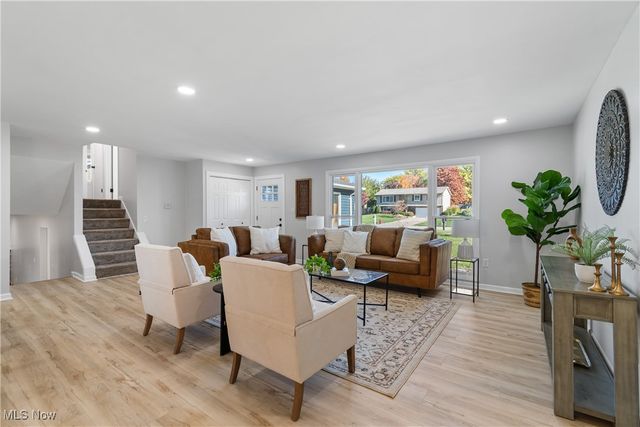 328 Crestway Oval, Brunswick, OH 44212