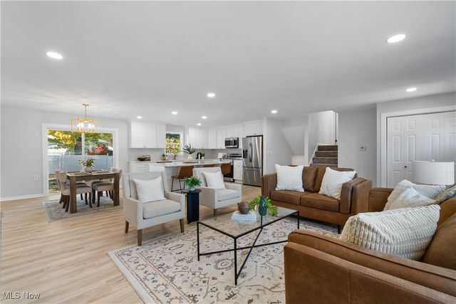 328 Crestway Oval, Brunswick, OH 44212