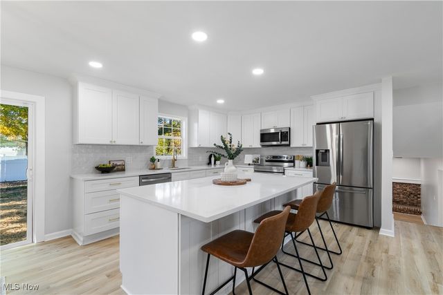 328 Crestway Oval, Brunswick, OH 44212