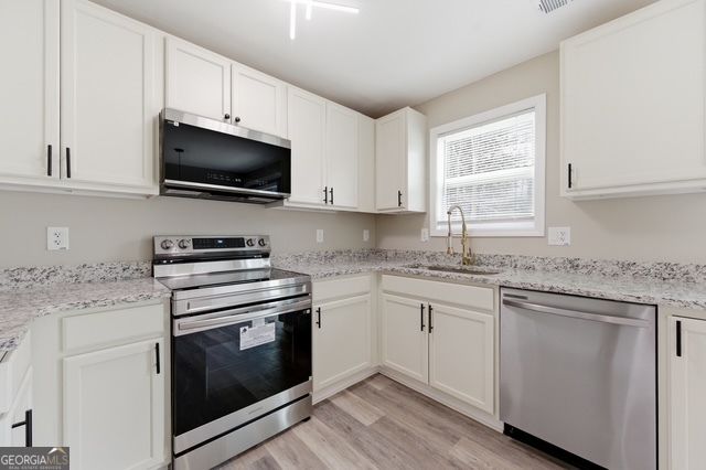 4273 Chestnut Lake Avenue, Lithonia, GA 30038