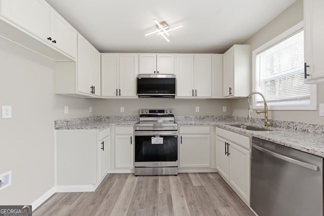 4273 Chestnut Lake Avenue, Lithonia, GA 30038