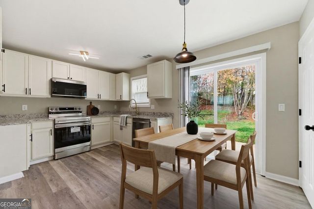 4273 Chestnut Lake Avenue, Lithonia, GA 30038