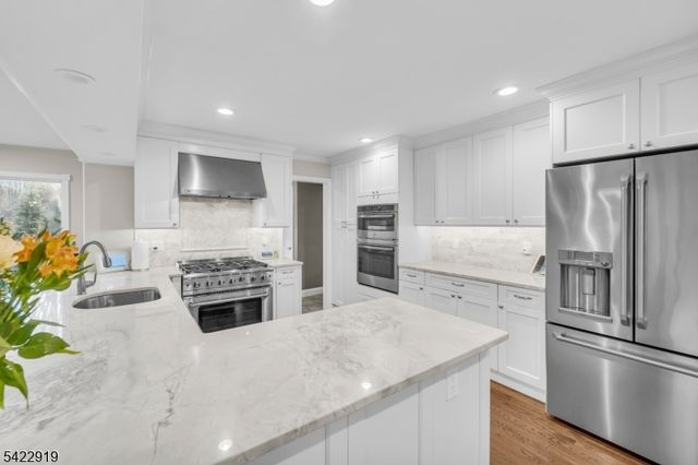 60 Parkhill Rd, Harrington Park Boro, NJ 07640