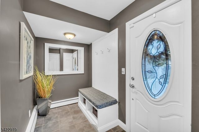 60 Parkhill Rd, Harrington Park Boro, NJ 07640