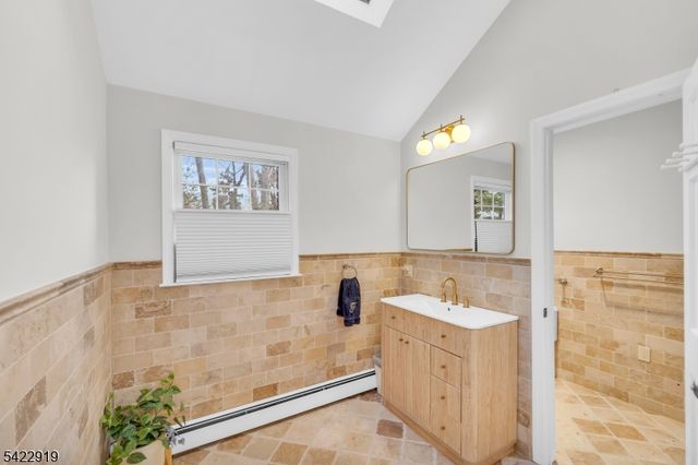 60 Parkhill Rd, Harrington Park Boro, NJ 07640