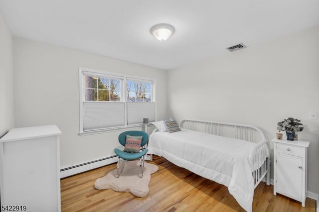 60 Parkhill Rd, Harrington Park Boro, NJ 07640