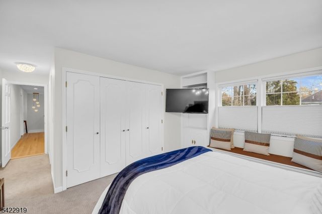 60 Parkhill Rd, Harrington Park Boro, NJ 07640
