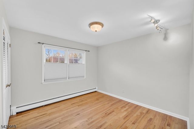 60 Parkhill Rd, Harrington Park Boro, NJ 07640