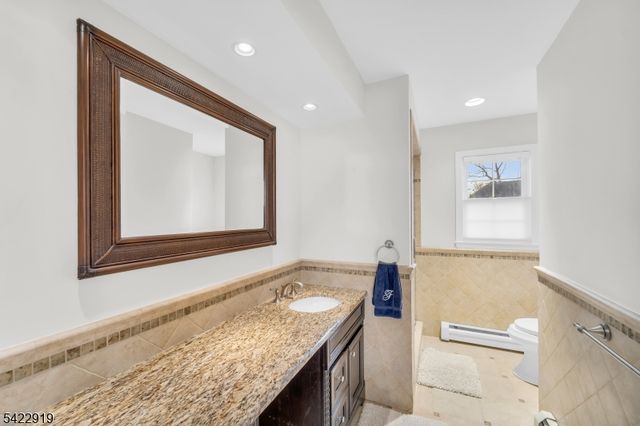 60 Parkhill Rd, Harrington Park Boro, NJ 07640