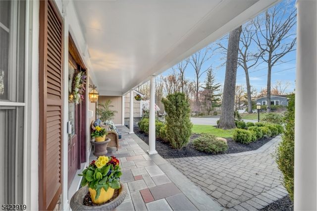 60 Parkhill Rd, Harrington Park Boro, NJ 07640
