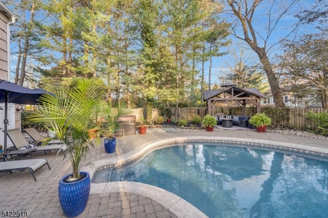 60 Parkhill Rd, Harrington Park Boro, NJ 07640