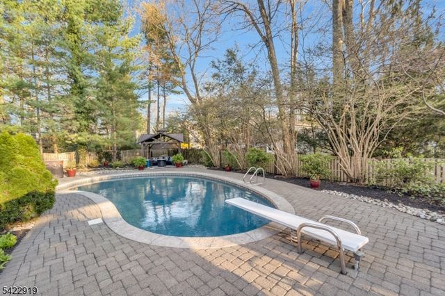 60 Parkhill Rd, Harrington Park Boro, NJ 07640