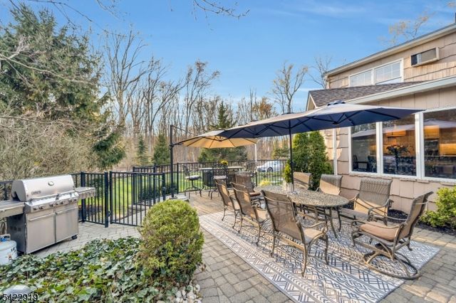 60 Parkhill Rd, Harrington Park Boro, NJ 07640
