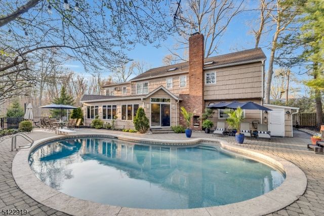 60 Parkhill Rd, Harrington Park Boro, NJ 07640