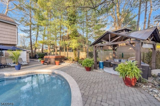 60 Parkhill Rd, Harrington Park Boro, NJ 07640