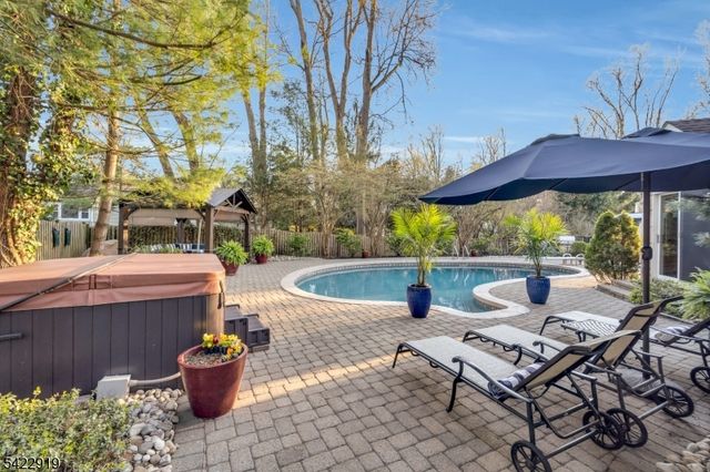 60 Parkhill Rd, Harrington Park Boro, NJ 07640