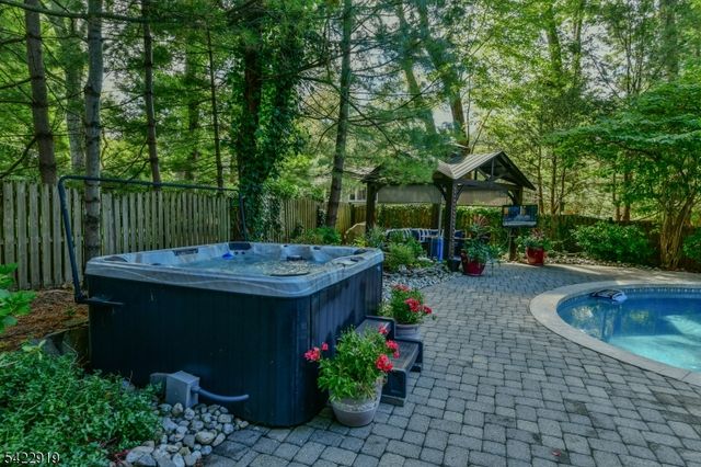 60 Parkhill Rd, Harrington Park Boro, NJ 07640