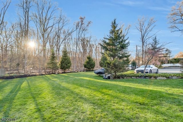 60 Parkhill Rd, Harrington Park Boro, NJ 07640