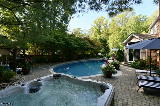 60 Parkhill Rd, Harrington Park Boro, NJ 07640