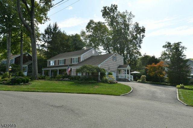 60 Parkhill Rd, Harrington Park Boro, NJ 07640