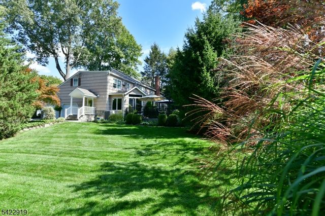 60 Parkhill Rd, Harrington Park Boro, NJ 07640