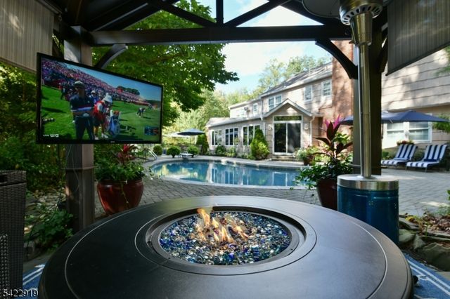60 Parkhill Rd, Harrington Park Boro, NJ 07640