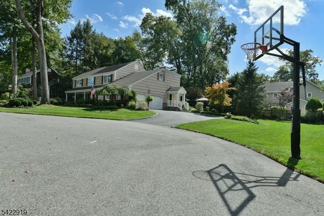 60 Parkhill Rd, Harrington Park Boro, NJ 07640
