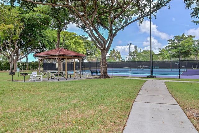 105 Lake Emerald Drive 711, Oakland Park, FL 33309