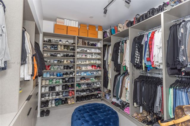 20191 E Country Club Dr TH9, Aventura, FL 33180