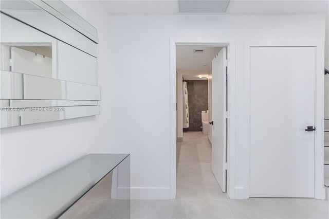 20191 E Country Club Dr TH9, Aventura, FL 33180
