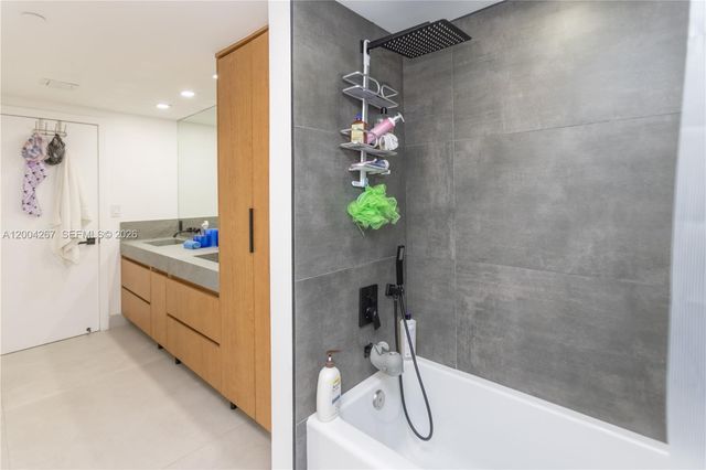 20191 E Country Club Dr TH9, Aventura, FL 33180