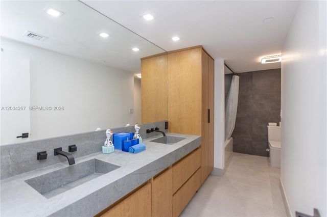 20191 E Country Club Dr TH9, Aventura, FL 33180