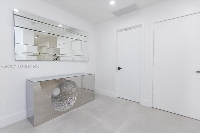 20191 E Country Club Dr TH9, Aventura, FL 33180