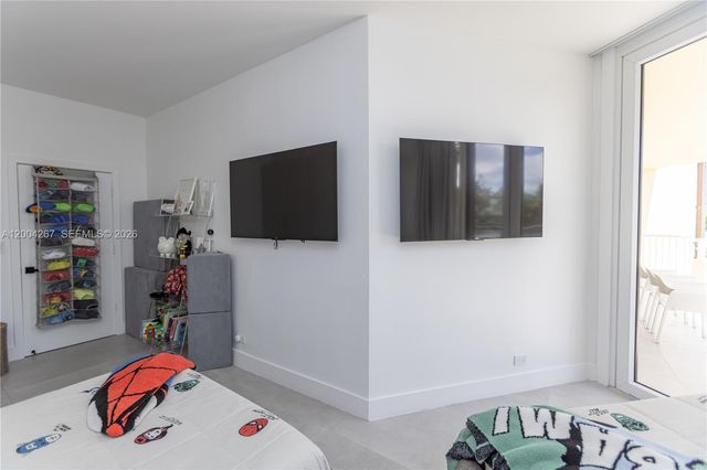 20191 E Country Club Dr TH9, Aventura, FL 33180