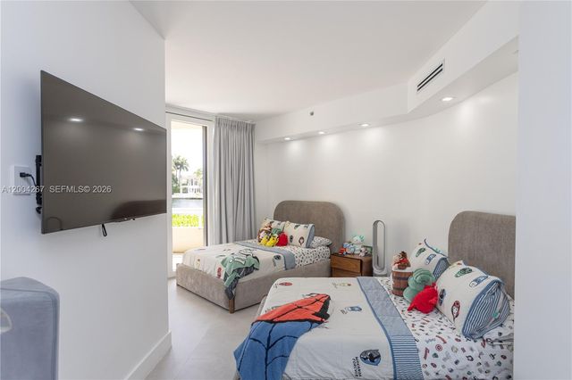 20191 E Country Club Dr TH9, Aventura, FL 33180