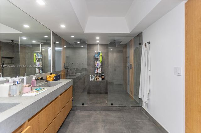 20191 E Country Club Dr TH9, Aventura, FL 33180