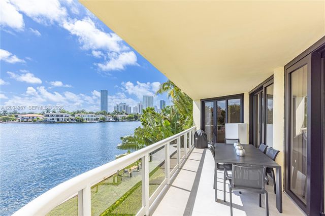20191 E Country Club Dr TH9, Aventura, FL 33180