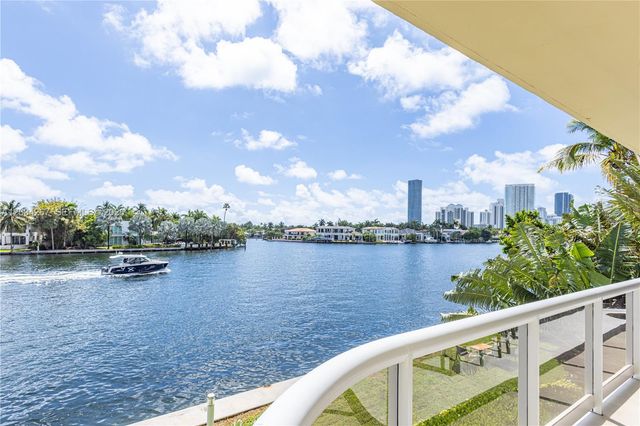 20191 E Country Club Dr TH9, Aventura, FL 33180