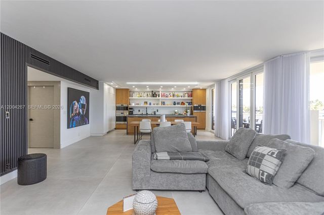 20191 E Country Club Dr TH9, Aventura, FL 33180