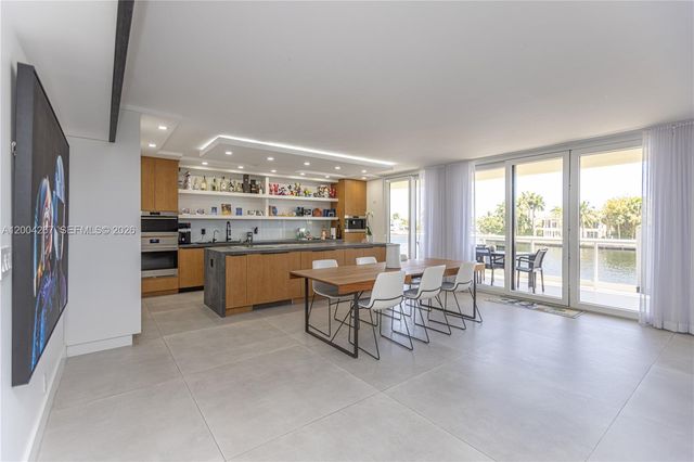 20191 E Country Club Dr TH9, Aventura, FL 33180