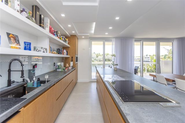 20191 E Country Club Dr TH9, Aventura, FL 33180