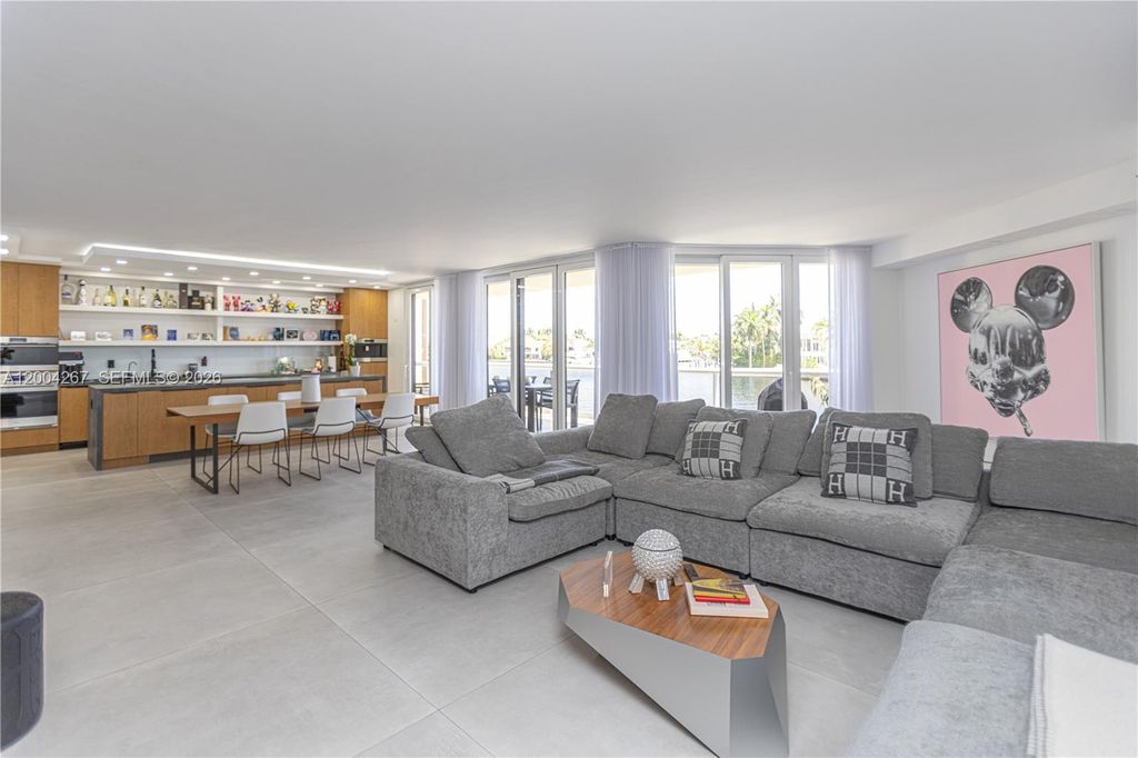 20191 E Country Club Dr TH9, Aventura, FL 33180