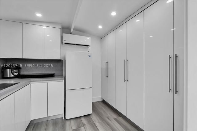 980 W 43rd Pl, Hialeah, FL 33012