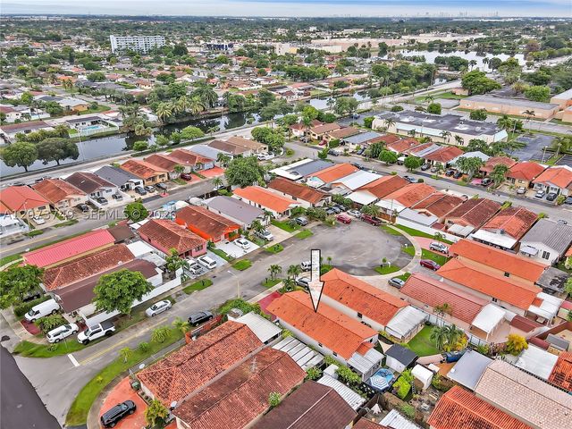 980 W 43rd Pl, Hialeah, FL 33012