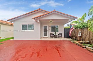 980 W 43rd Pl, Hialeah, FL 33012