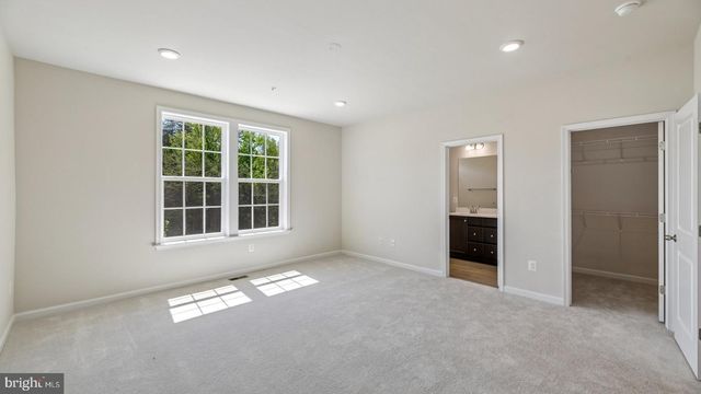 7834 PRESIDENTIAL PKWY, Upper Marlboro, MD 20774