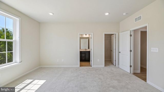 7834 PRESIDENTIAL PKWY, Upper Marlboro, MD 20774